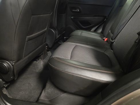 Used 2018 Chevrolet Trax LT w/ Sun & Sound Package image 45