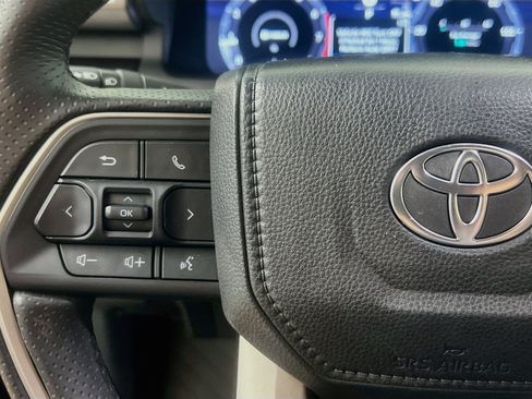 Used 2025 Toyota 4Runner TRD Off-Road Premium AWD/4WD image 18