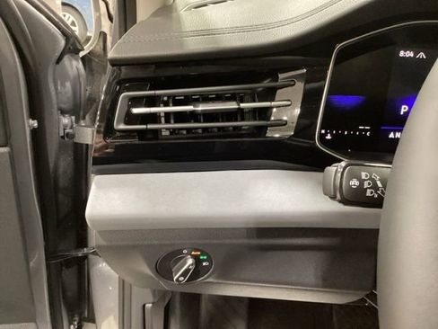 Used 2025 Volkswagen Jetta SE w/ Sunroof Package image 11