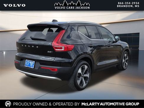 Used 2024 Volvo XC40 B5 Plus image 3
