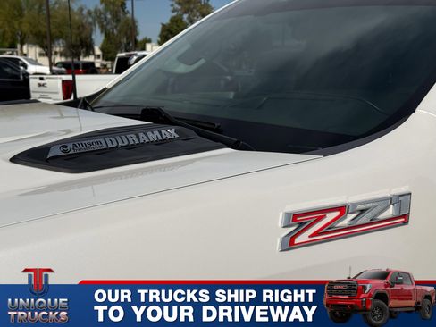 Used 2021 Chevrolet Silverado 2500 LTZ w/ LTZ Plus Package image 11