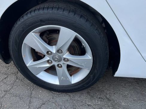 Used 2013 Hyundai Elantra GLS image 28