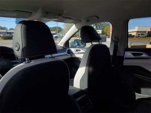 Certified 2025 Volkswagen Taos SE image 11