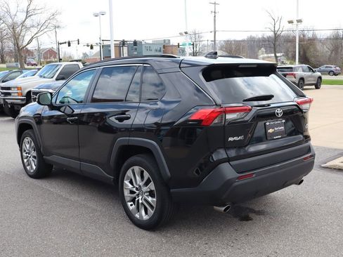 Used 2020 Toyota RAV4 XLE Premium AWD/4WD image 31