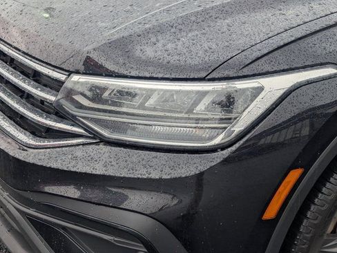 Used 2022 Volkswagen Tiguan SE w/ Panoramic Sunroof Package image 11