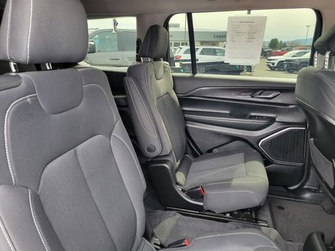 Used 2022 Jeep Grand Cherokee L Laredo w/ Luxury Tech Group I image 18