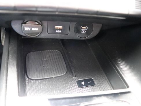 Used 2024 Hyundai Elantra Limited image 42