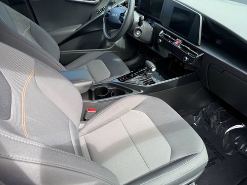Used 2026 Kia Niro LX image 19