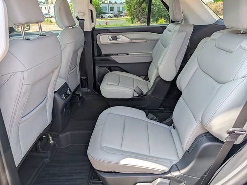New 2026 Ford Explorer Active w/ Active Comfort Package AWD/4WD image 8