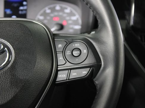 Used 2024 Toyota Corolla Cross LE FWD image 11