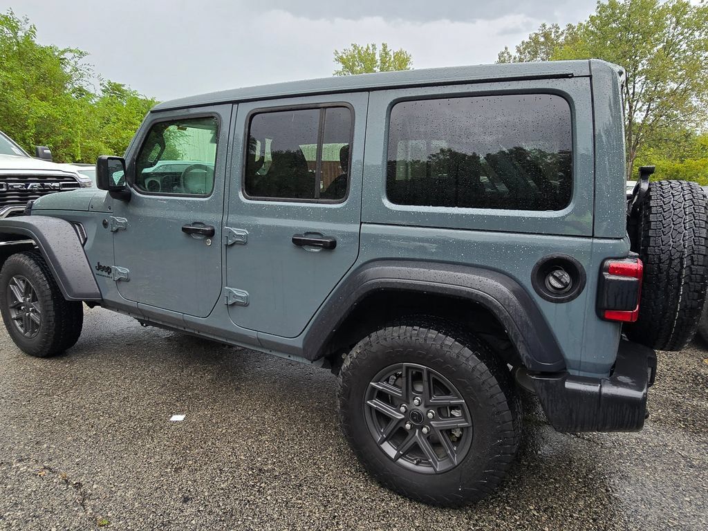 Used 2024 Jeep Wrangler Unlimited Sport AWD/4WD image 5