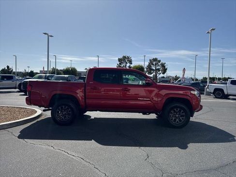 Certified 2023 Toyota Tacoma SR5 AWD/4WD image 5