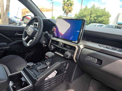 Used 2025 Toyota Tacoma TRD Off-Road image 12