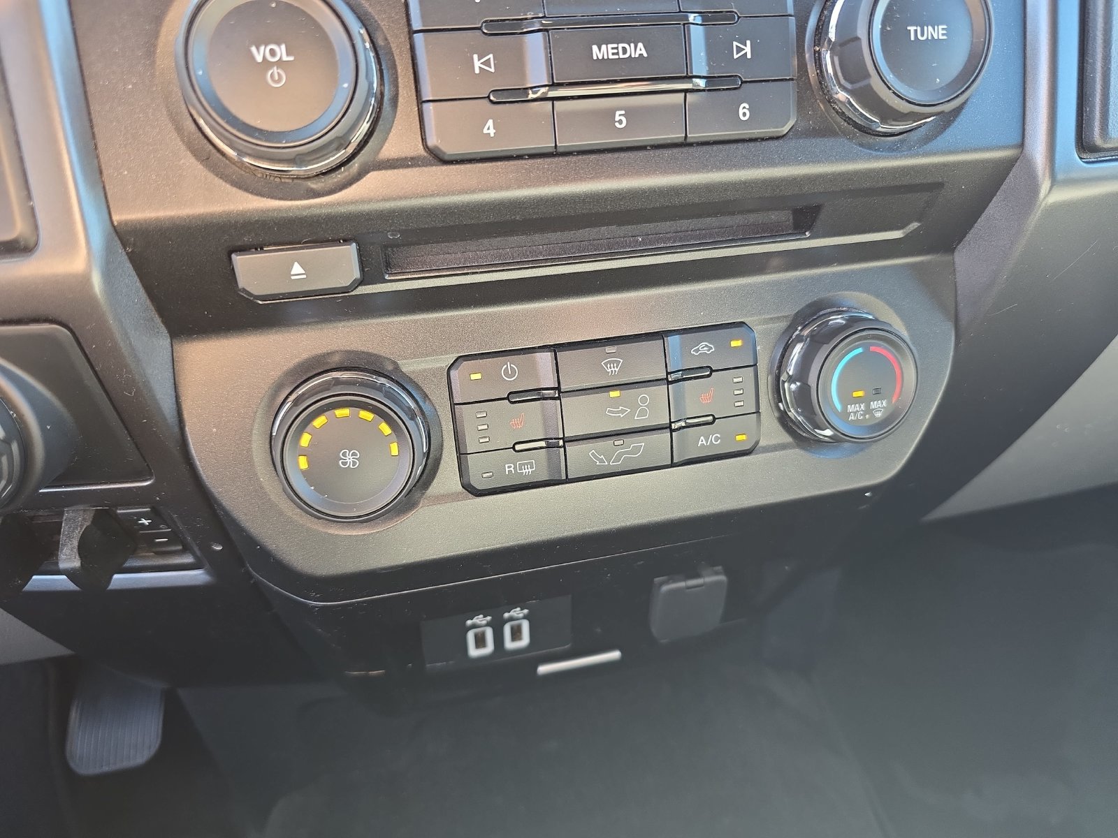 Used 2018 Ford F150 XLT w/ Equipment Group 302A Luxury AWD/4WD image 21