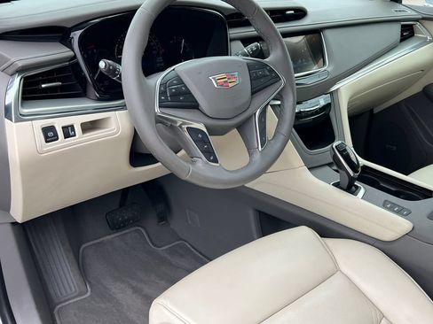 Used 2018 Cadillac XT5 Luxury w/ Driver Awareness Package AWD/4WD image 19