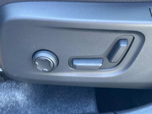 New 2026 Volvo XC40 B5 Core w/ Climate Package image 21