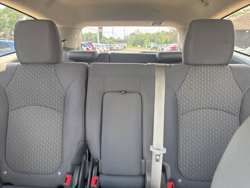Used 2012 Chevrolet Traverse LS FWD image 23
