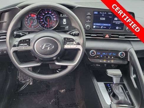 Certified 2023 Hyundai Elantra SEL w/ Preferred Accessory Package image 4