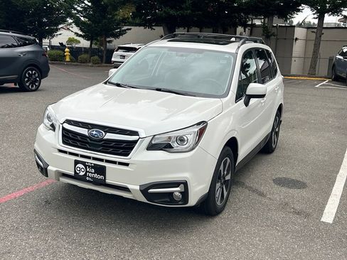 Used 2017 Subaru Forester 2.5i Limited AWD/4WD image 3