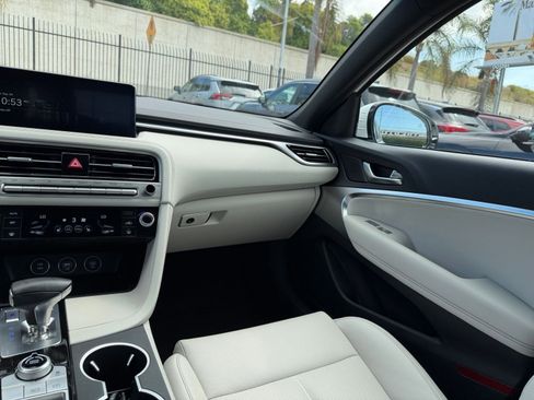 Used 2025 Genesis G70 2.5T image 35