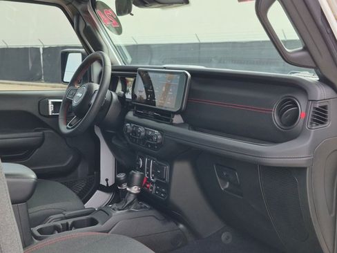 Used 2024 Jeep Wrangler Rubicon AWD/4WD image 17