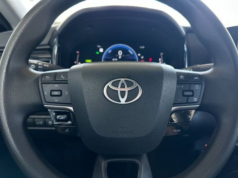 Used 2025 Toyota Camry LE image 20