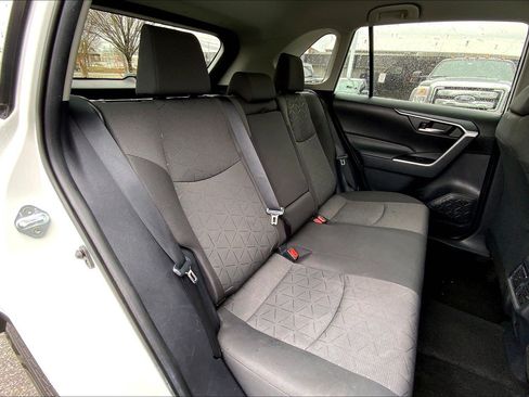 Used 2021 Toyota RAV4 XLE FWD image 31