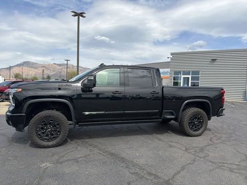 Used 2024 Chevrolet Silverado 2500 High Country w/ Midnight Edition image 12