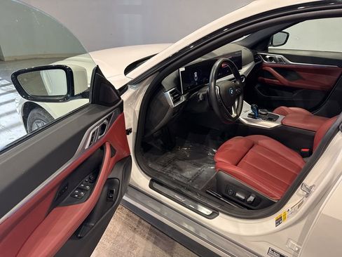 Used 2023 BMW i4 eDrive35 w/ Premium Package image 9