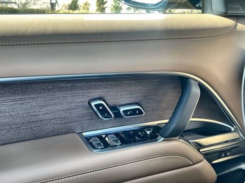 New 2026 Land Rover Range Rover SE image 21