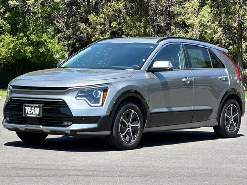Certified 2025 Kia Niro FWD image 8