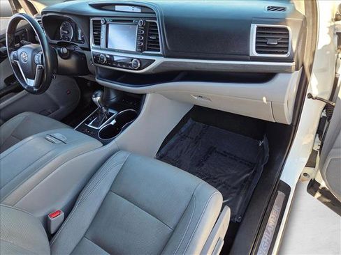 Used 2019 Toyota Highlander Limited image 20