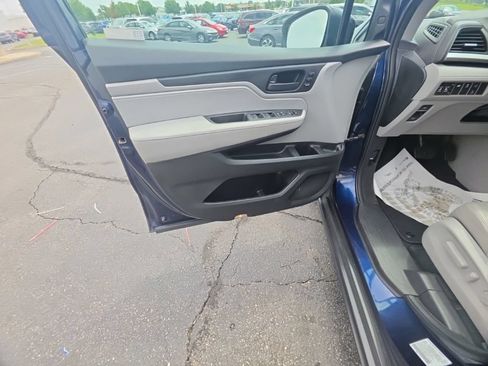 Used 2018 Honda Odyssey EX-L image 11