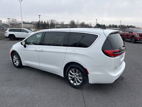 New 2026 Chrysler Pacifica Limited image 7