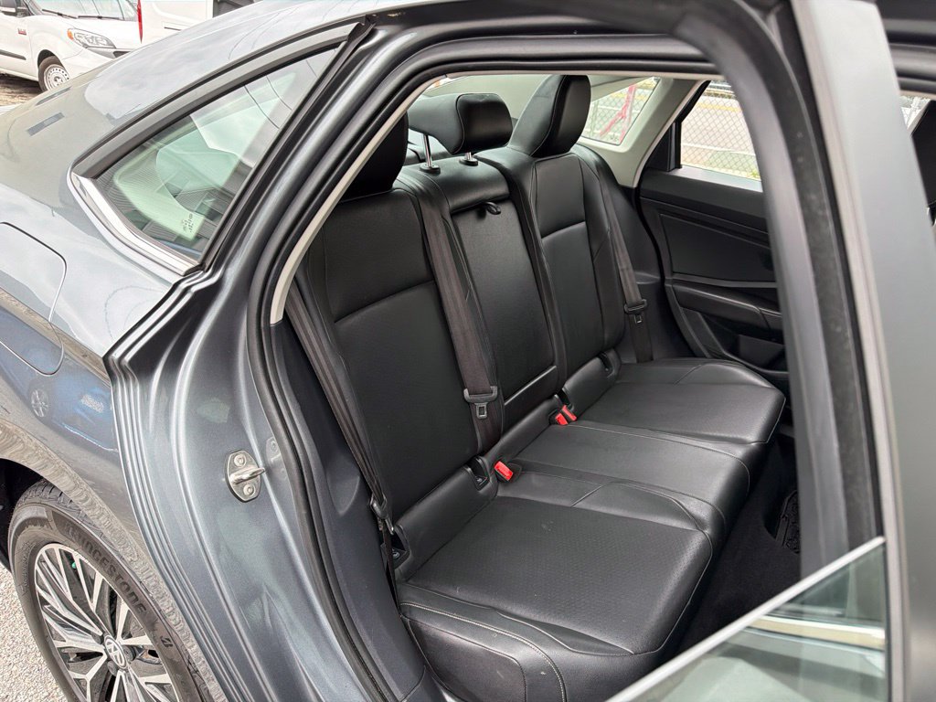 Used 2019 Volkswagen Jetta SE FWD image 17