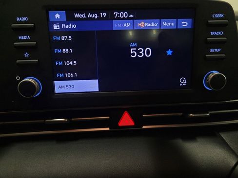 Used 2021 Hyundai Elantra SE FWD image 25