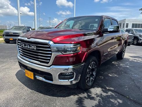 Used 2025 RAM 1500 Laramie AWD/4WD image 8