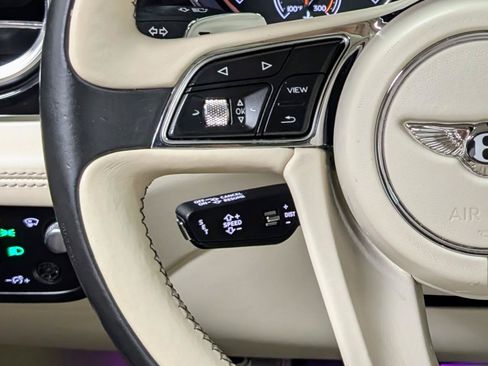 Used 2018 Bentley Bentayga AWD/4WD image 35