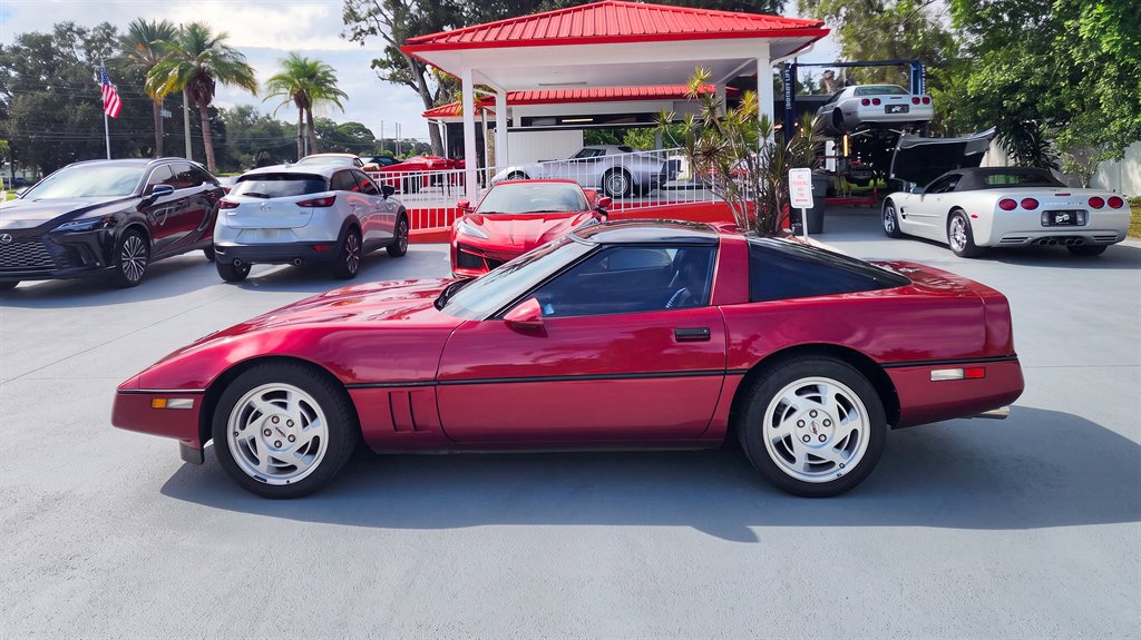Used 1990 Chevrolet Corvette Coupe RWD image 5