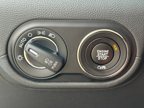 Used 2023 Maserati Levante GT AWD/4WD image 23