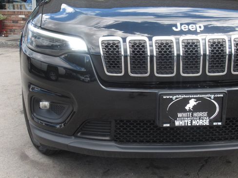 Used 2020 Jeep Cherokee Latitude Plus w/ Cold Weather Group AWD/4WD image 3