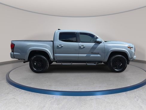 Used 2019 Toyota Tacoma TRD Sport AWD/4WD image 5