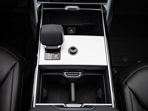 New 2026 Land Rover Defender 130 V8 image 38