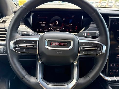 Used 2024 GMC Acadia Elevation w/ Luxury Package AWD/4WD image 4