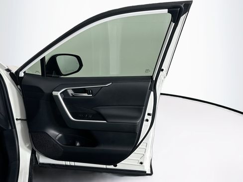 Used 2025 Toyota RAV4 XLE w/ Convenience Package FWD image 34