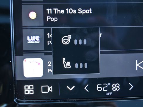 Used 2025 Volvo XC40 B5 Core image 33