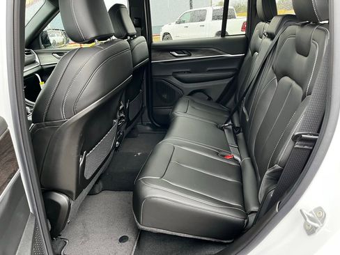 New 2025 Jeep Grand Cherokee Limited AWD/4WD image 25