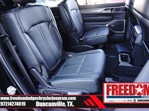 New 2025 Jeep Wagoneer L Series II image 17