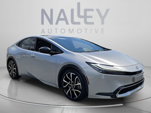Used 2023 Toyota Prius Prime Premium FWD image 7