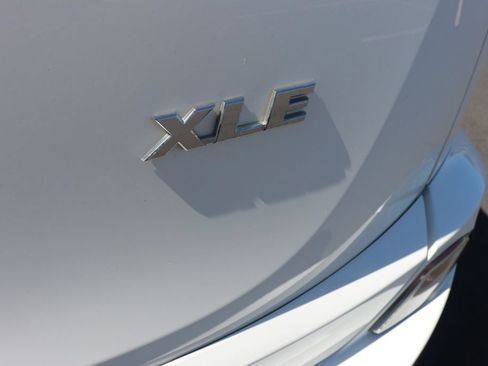 Used 2018 Toyota RAV4 XLE FWD image 8